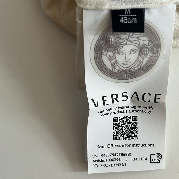 Versace baby hat used few times and in perfect condition - Picture 3 of 4